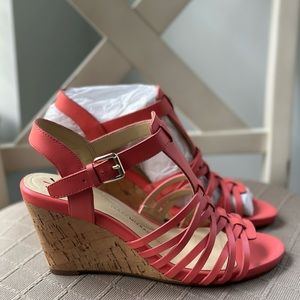 NEW Isaac Mizrahi Live Leather Wedges